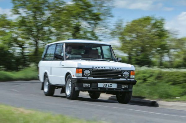 Не е първият луксозен SUV (Jeep Grand Wagoneer има по-основателни претенции), но се оказа по-влиятелен. Погледнете всички тези нови SUV от Bentley, Lamborghini, Rolls-Royce, Maserati, Aston Martin и Ferrari. Всички те водят корените си именно от тази кола.